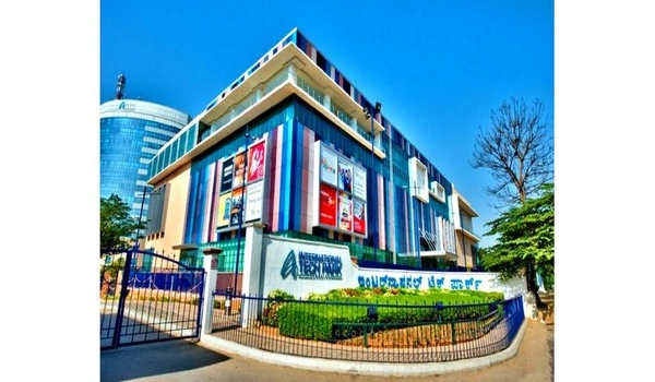 Featured Image of Park Square Mall